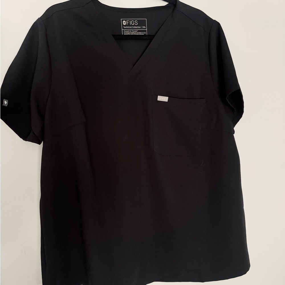 FIGS Women’s Black Catarina Scrub top